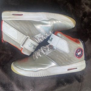 Nike LeBron James shoes size 6y